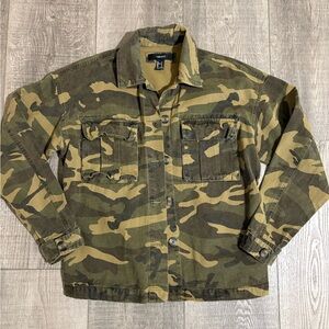 💚Forever 21 Green Camouflage Jacket💚
